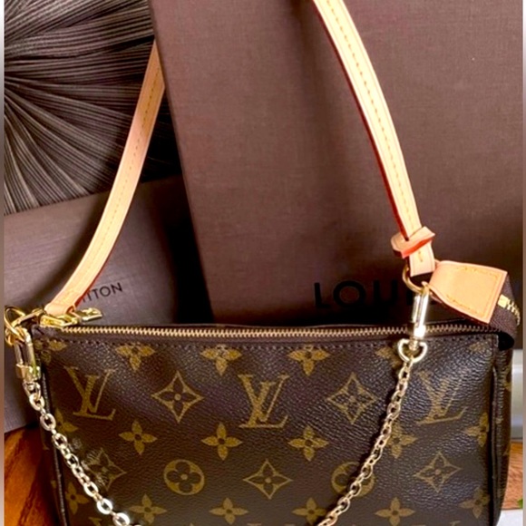 Prestine Vintage Authentic Louis Vuitton Pochette with Unbranded Chain Strap! - Picture 3 of 14